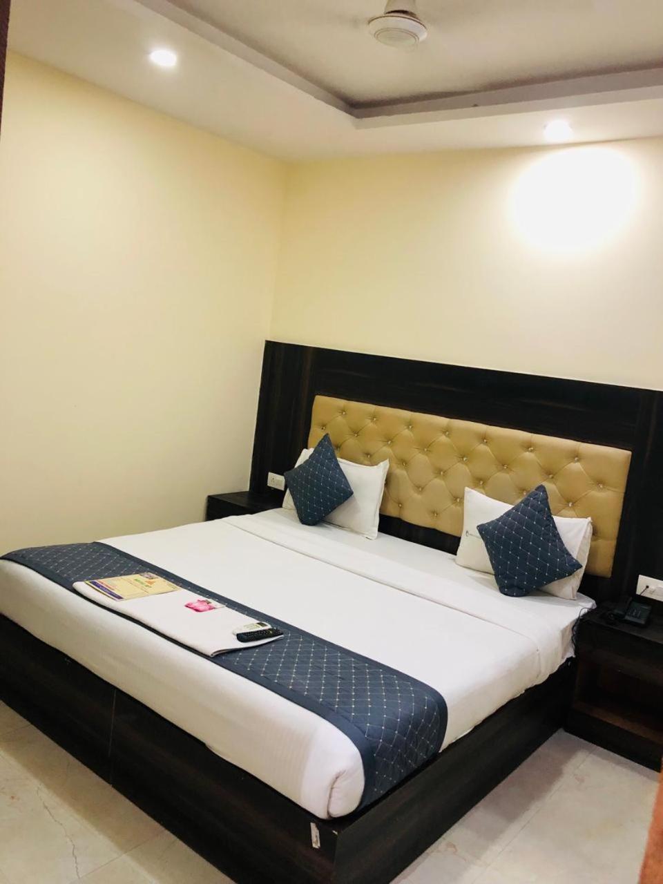 Hotel Ivy Plaza Near Igi Airport Нью-Дели Экстерьер фото
