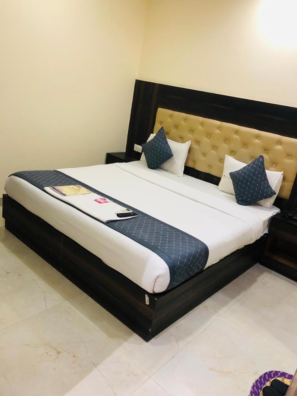 Hotel Ivy Plaza Near Igi Airport Нью-Дели Экстерьер фото